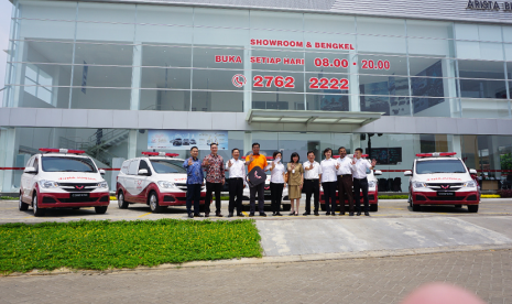 Wuling Motors (Wuling) hari ini melakukan serah terima lima unit Confero yang dioperasikan sebagai ambulans dan mobil klinik kepada Rumah Zakat di Wuling Arista Bintaro, Tangerang Selatan. 