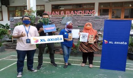 XL Axiata, meluncurkan program paket kuota data gratis khusus pelajar dan mahasiswa. Penyerahan program ini, di Jabar diserahkan secara bersamaan secara simbolis. Yakni, ke SMAN 6 Bandung dan SMKN 3 Purwakarta, diserahkan  program paket internet gratis khusus untuk pelajar, Jumat (28/8) 