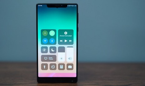 XOutof10, bikin layar ponsel Android seperti iPhone X.