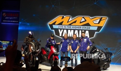 Yamaha luncurkan varian MAXI terbaru,  Yamaha Lexi.  Dalam peluncuran tersebut hadir pula pembalap MotoGP Valentino Rosi dan Maverick Vinales,  Jakarta, Jumat (26/1).