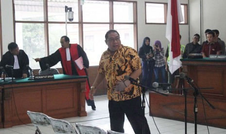 Yance pada sidang tuntutan dugaan korupsi ganti rugi lahan PLTU Sumuradem  Indramayu di PN Tipikor Bandung, Senin (11/5). (Seli Andina_MJ05)