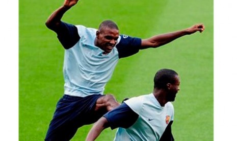 Yaya Toure dan Eric Abidal saat bersama di Barcelona