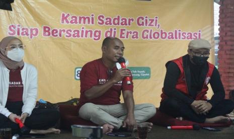 Yayasan Abhipraya Insan Cendekia Indonesia (YAICI) Bersama Kampung Dongeng Indonesia mengadakan diskusi dan literasi dengan tema Kami Sadar Gizi, Siap Bersaing di Era Globalisasi. Dalam kesempatan itu hadir Ketua Harian YAICI Arif Hidayat, SE.MM, dr. Meita Rakhmawati, Dokter Umum, Maman Suherman pegiat literasi dan pendiri Kampung Dongeng Indonesia Awam Prakoso. 