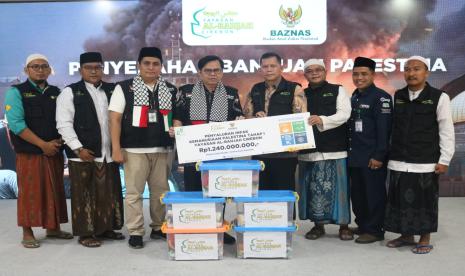 Yayasan Al Bahjah Cirebon Jawa Barat menerahkan dana sebesar Rp 1,24 miliar kepada Badan Amil Zakat Nasional (Baznas) sebagai donasi solidaritas untuk warga Palestina.