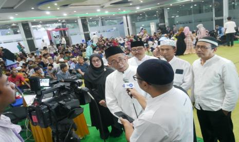 Yayasan Al Mukarromah menggelar Ngaji Bareng Layanan Publik bersama Komisioner Ombudsman RI Hery Susanto, di Masjid Al Mukarromah, Koja, Jakarta Utara, Rabu (29/3/2023). 