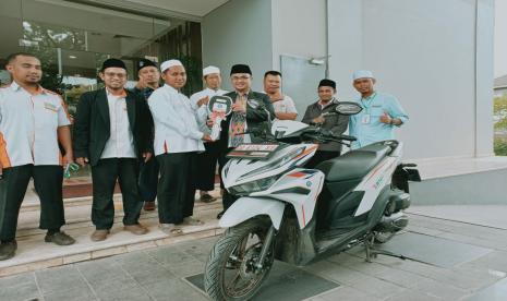 Yayasan Baitul Maal BRILiaN bersama Lembaga Amil Zakat Nasional Baitul Maal Hidayatullah  (YBM BRILiaN-Laznas  BMH) berkolaborasi menghadirkan armada dakwah untuk Ustadz Alaudin Subandi, dai yang bertugas di pedalaman Sulsel.