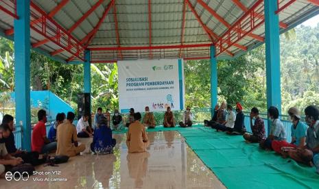 Yayasan Baitul Maal PLN (YBM PLN, lembaga profesional yang mengelola dana zakat dari seluruh lingkungan PT PLN (Persero) di Indonesia), menggandeng Dompet Dhuafa kembali menjejak manfaat program pemberdayaan masyarakat Semongkat. Adapun program yang digulirkan ialah budidaya jahe, ikan nila, dan pohon produktif seperti jenis mangga, durian, rambutan serta manggis, Kamis (10/12).