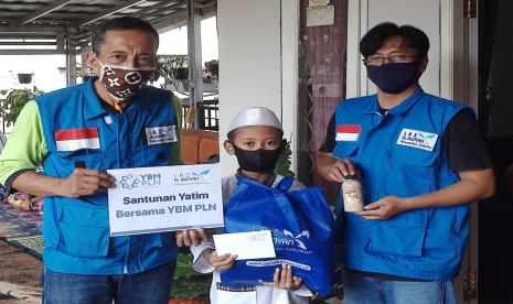 Yayasan Baitul Maal (YBM) PLN berkolaborasi bersama LAZ Al Bunyan menyelenggarakan program Paket Bahagia dan Santunan Yatim kepada 50 anak yatim di Bogor Selatan. 