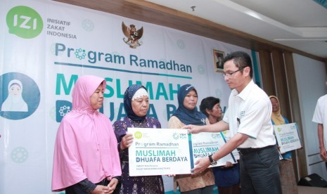 Yayasan Baitul Maal (YBM) PLN Pusmankon bersinergi dengan Lembaga Amil Zakat Nasional (Laznas) Inisiatif Zakat Indonesia (IZI) Jawa Tengah (Jateng) memberikan santunan untuk 150 muslimah berdaya.