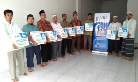 Yayasan Berdayakan Sesama (YBS) menyalurkan paket lebaran untuk para dai dan guru Berdaya di Pulau Lombok, NTB.