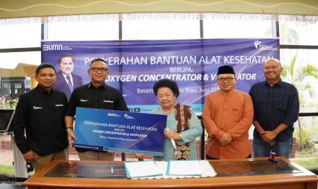 Yayasan BUMN Untuk Indonesia menyalurkan bantuan alat-alat kesehatan berupa Oxygen Concentrator dan Ventilator ke Dina Kesehatan Kepri, Ahad (19/6/2022).