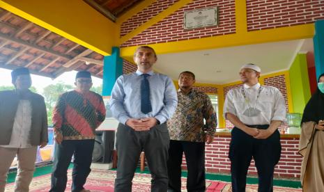 Yayasan iHAQi Indonesia, pimpinan Ustadz Erick Yusuf menggelar acara peluncuran kantor cabang Bandung untuk program Turki (Edu Wisata atau Kuliah di Turki) kerjasama dengan PT Biru Marmara Edukasi pimpinan Ustadz Doddy Clevland Hidayat Putra di Pesantren Kreatif iHAQi Babakan Cimenyan Bandung, Sabtu (22/5).  