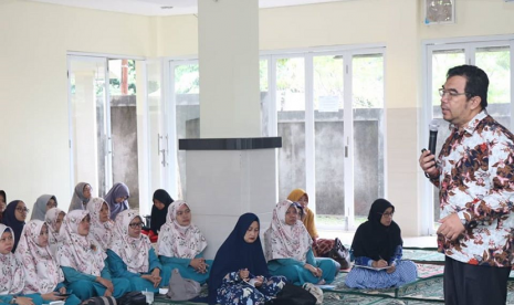 Yayasan Nurul Ar Raudlatul Jannah menggelar pelatihan motivasi cara berpikir Suprarasional dan Pembelajaran Matematika Nalaria Realistik (MNR) bagi guru dan karyawan, Rabu-Kamis, 8-9 Januari 2020.