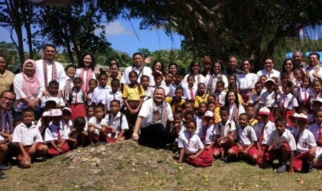 Yayasan Pendidikan Astra - Michael D Ruslim (YPA-MDR) bekerja sama dengan Surya Institute memfasilitasi pelatihan matematika dengan metode gasing bagi sekolah-sekolah di Kabupaten Kupang, Nusa Tenggara Timur.