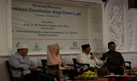 Yayasan Pondok Pesantren Ali Maksum Krapyak bersama BPJS Kesehatan serta Pitaloka Foundation menggelar Seminar Nasional Jaminan Kesehatan Bagi Pesantren di Pondok Pesantren Ali Maksum Krapyak, Bantul, Ahad (22/10/2023).