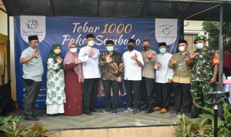 Yayasan Ummu'l Quro Depok membagikan 1.250 paket sembako, Sabtu (16/4).