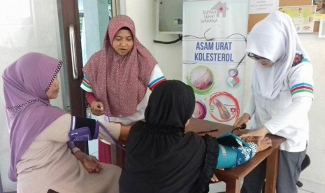 Yayasan Wahana Artha memanfaatkan limbah oli untuk membiayai kegiatan sosial yang dijalankan perusahaan