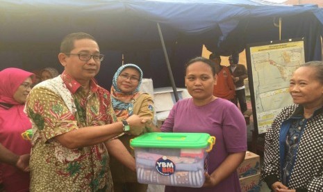  YBM-BRI memberikan bantuan untuk korban banjir 'paket Survival Kits'.