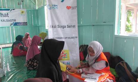 YBM PLN KABAGTIM bekerja sama dengan Rumah Zakat Balikpapan menggelar aksi siaga sehat di Balai Desa Kelurahan Karang Joang, Kecamatan Balikpapan Utara, Kota Balikpapan.