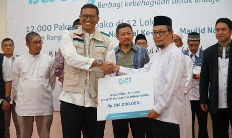 YBM PLN mengadakan program berbagi 12 ribu Paket Sembako untuk Dhuafa. 