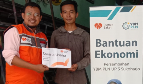 YBM PLN UP3 Sukoharjo dan Rumah Zakat bersinergi dalam program bantuan bantuan ekonomi bagi enam orang di Sukoharjo dan Karanganyar. 