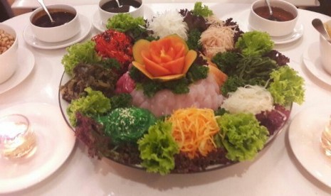 Yee Sang kreasi Hotel Century Park Jakarta. 