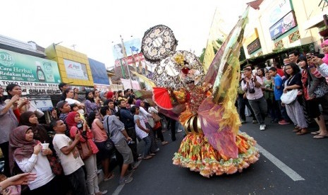 Yogyakarta holds a fashion carnival on Saturday. The city is dubbed as the coziest city in Indonesia and outnumbered Jakarta which sits in number 13.   