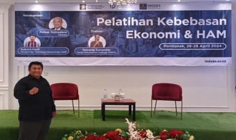 Yoki Firmansyah dosen Universitas BSI (Bina Sarana Informatika) berhasil terpilih sebagai salah satu peserta dalam Pelatihan Dasar Kebebasan Ekonomi dan HAM yang diselenggarakan oleh Institute Demokrasi dan Kesejahteraan Sosial (INDEKS), Kementerian Hukum dan Hak Asasi Manusia Republik Indonesia dan Friedrich Naumann Foundation. Kegiatan ini berlangsung di Hotel Maestro Pontianak pada 26 hingga 28 April 2024.