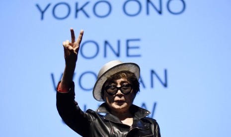 Yoko Ono, istri mendiang pentolan The Beatles John Lennon, dilaporkan kini berkursi roda.