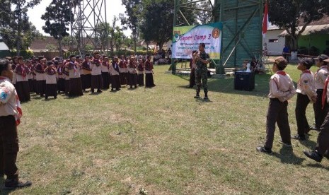 Yonif Raider 509 Kostrad   Berikan Pelatihan Kepramukaan 