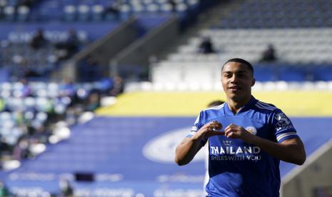  Youri Tielemans dari Leicester merayakan setelah mencetak gol pembuka timnya selama pertandingan sepak bola Liga Premier Inggris antara Leicester City dan Arsenal di Stadion King Power di Leicester, Inggris, Minggu, 28 Februari 2021.