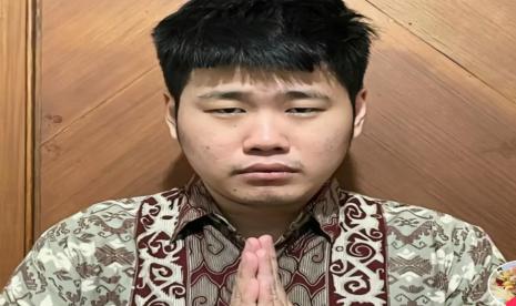 Youtuber Winson Reynaldi. Winson dikecam karena memparodikan Paus Fransiskus.