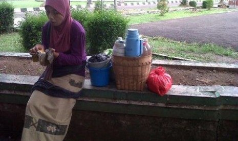 Yuni, penjual jamu yang bermimpi bisa naik haji.