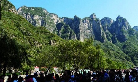 Yuntai Mountain in China is a good example of reowned geopark which draws thousands visitors. (file photo) 