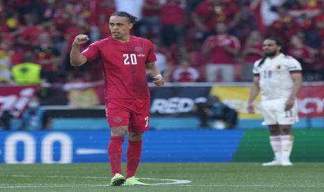 Yussuf Poulsen dari Denmark bereaksi selama pertandingan sepak bola babak penyisihan grup B UEFA EURO 2020 antara Denmark dan Belgia di Kopenhagen, Denmark, 17 Juni 2021. 