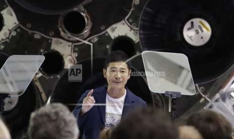 Yusuka Maezawa berbicara di depan publik setelah Elon Musk mengumumkan dirinya sebagai wisatawan pertama yang akan keliling bulan dengan SpaceX.