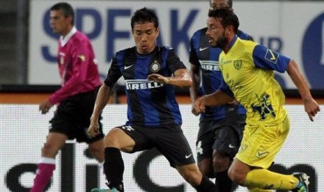 Yuto Nagatomo (tengah).