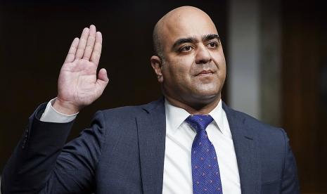 AS Tunjuk Hakim Federal Muslim Pertama. Zahid Quraishi, yang dinominasikan oleh Presiden AS Joe Biden untuk menjadi Hakim Distrik AS untuk Distrik New Jersey, dilantik dalam sidang Komite Kehakiman Senat tentang nominasi yudisial yang tertunda, Rabu, 28 April 2021 di Capitol Hill di Washington. Dia akan menjadi Muslim pertama sebagai hakim federal AS.