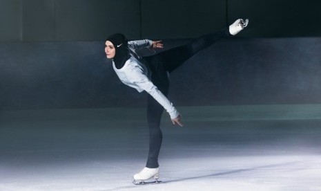 Zahra Lari jadi model iklan untuk Nike Pro Hijab.