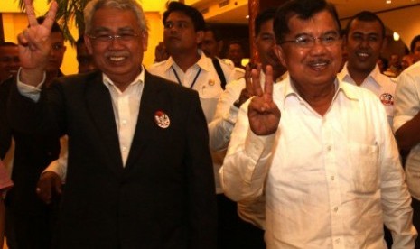 Zaini Abdullah (kiri) bersama Jusuf Kalla di Banda Aceh, Rabu (25/6) malam. 