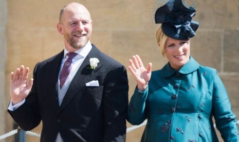 Zara Tindall (kanan) dan suaminya Michael Tindall.