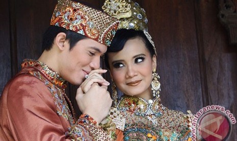 Zaskia Sungkar bersama Irwansyah