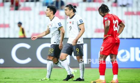 Zhang Yuning (tengah) penyerang China yang menjebol gawang Bahrain untuk membawa timnya menang 1-0 pada laga kelima Grup C Babak Ketiga Kualifikasi Piala Dunia 2026 di Stadion Nasional Bahrain, Kamis (14/11/2024) malam.