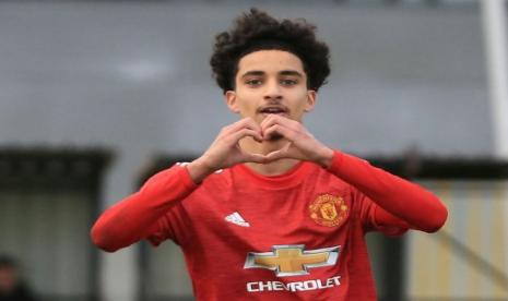 Zidane Iqbal, pemain Muslim Manchester United keturunan Pakistan dan Irak.