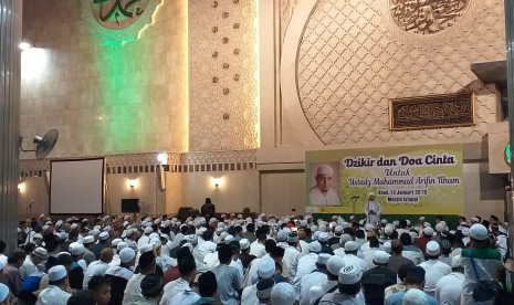 Zikir dan Doa Cinta untuk Ustaz Muhammad Arifin Ilham di Masjid Istiqlal, Ahad malam (13/1). 