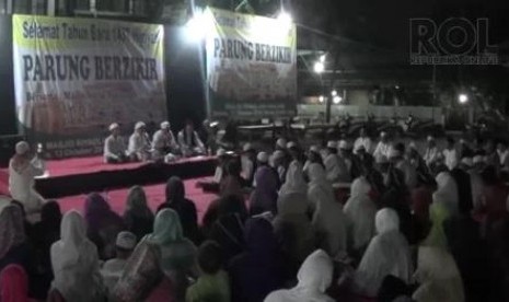 Zikir Tahun Baru Islam di Masjid Riyadlush Shalihin, Parung, Bogor, Selasa (13/10).