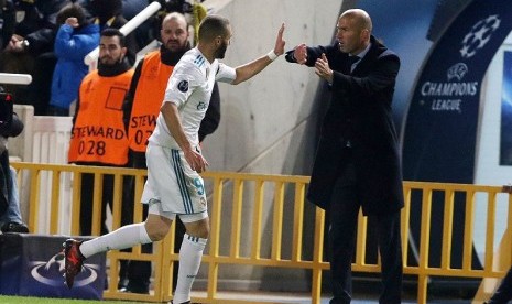 Zinedine Zidane (kanan) dan Karim Benzema.