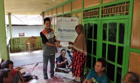 Zis Rohis Lintasartha bersama Rumah Zakat memberikan bantuan modal kepada warga di Dusun Topejaya Lama dan Dusun kajang Desa Topejawa Kecamatan Mangarambombang Kabupaten Takalar. Para penerima modal berjumlah 15 orang, yang terdiri dari petani, pengusaha bengkel, pengusaha kue dan pengusaha ikan, Rabu (17/3).