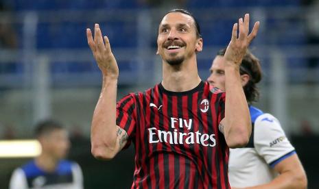  Zlatan Ibrahimovic dari Milan bereaksi selama pertandingan sepak bola Serie A Italia AC Milan vs Atalanta BC di stadion Giuseppe Meazza di Milan, Italia, 24 Juli 2020.