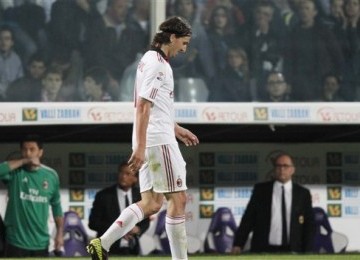 Zlatan Ibrahimovic diusir keluar lapangan saat laga lawan Fiorentina.